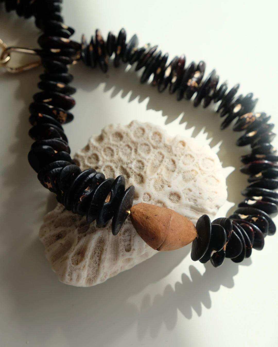 Collar Agnes Frijoles - Negro y Cafe