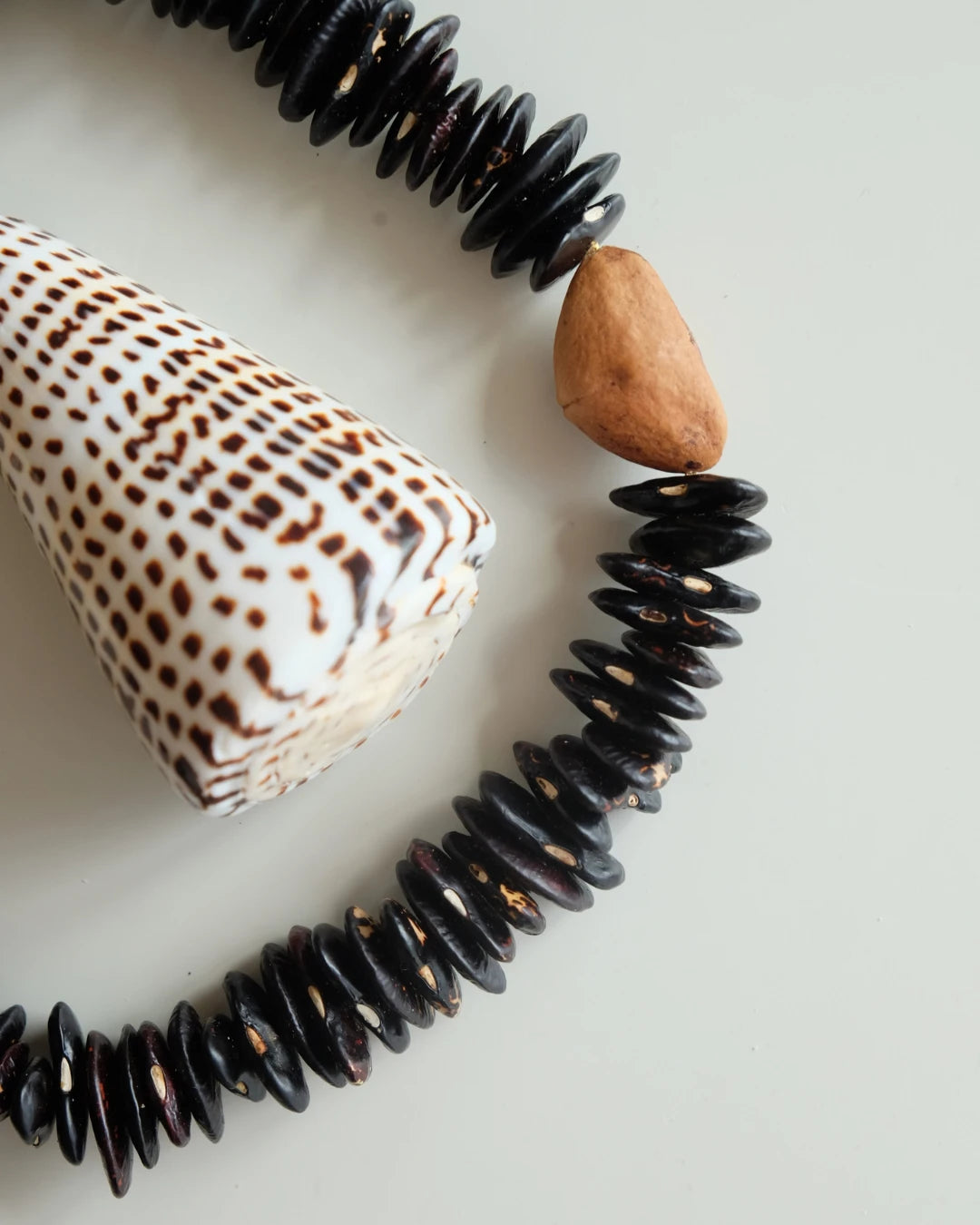 Collar Agnes Frijoles - Negro y Cafe