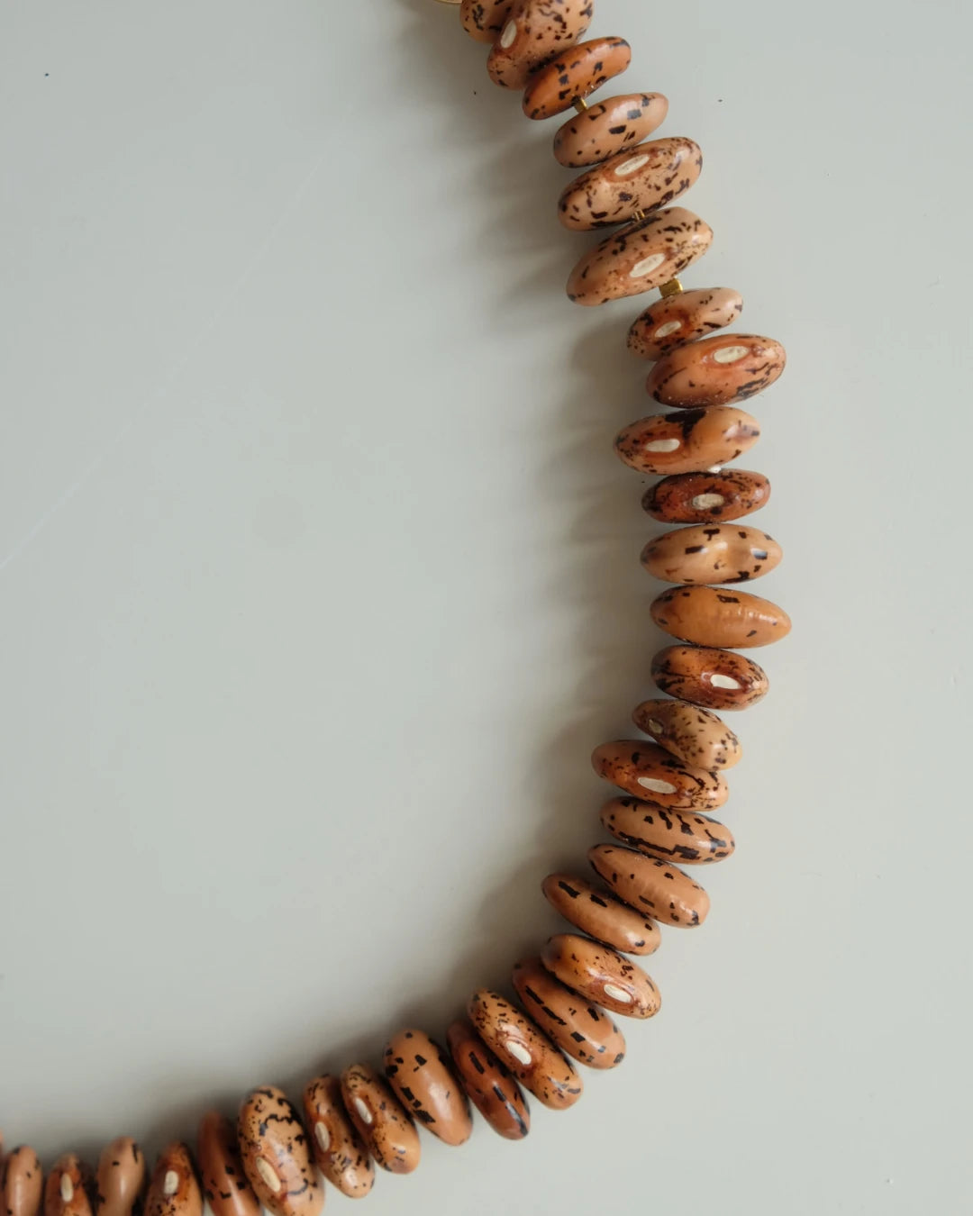 Collar Agnes Frijoles - Café
