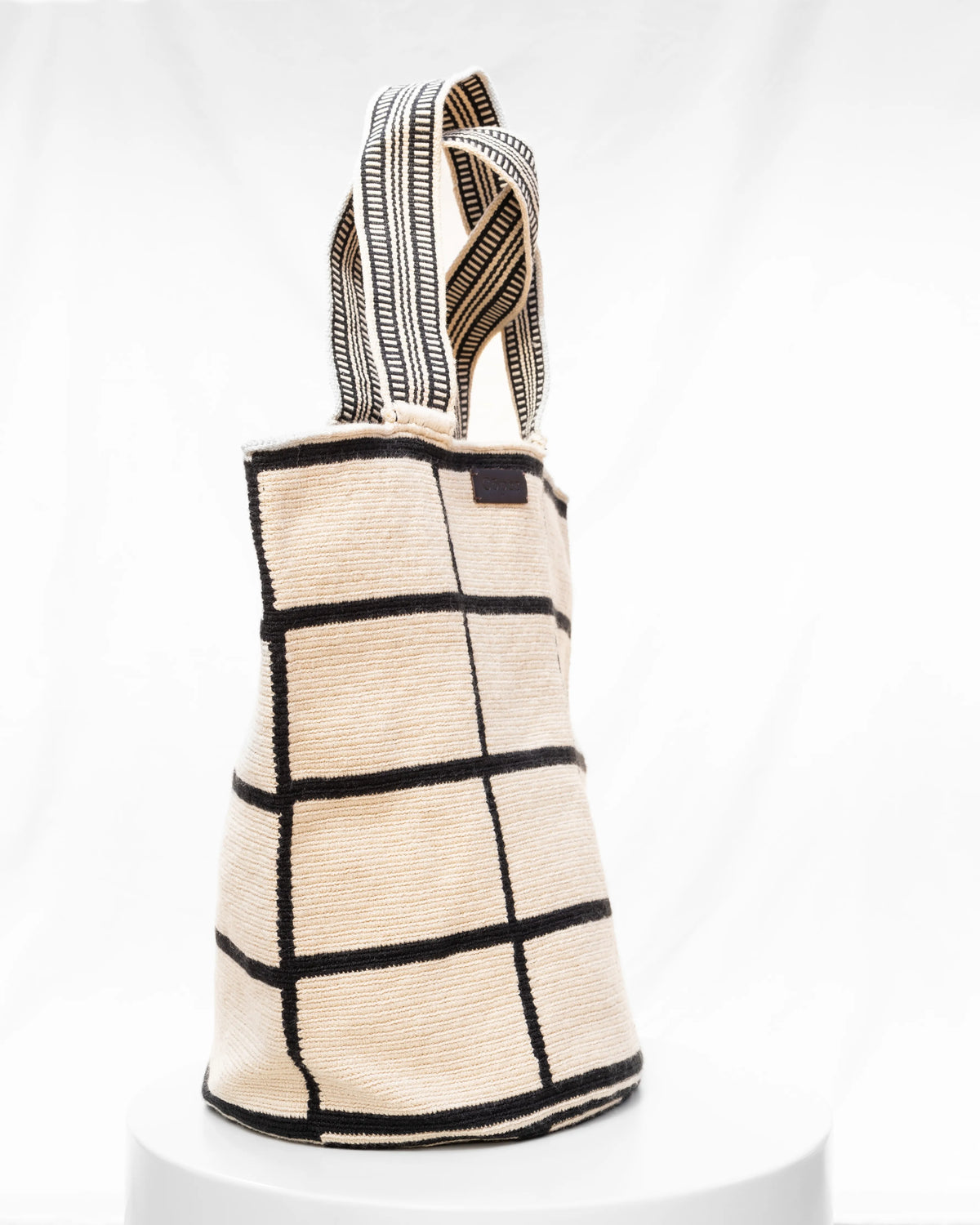 Celia Bolso Tote Wayuu N°01 – Negro y Blanco