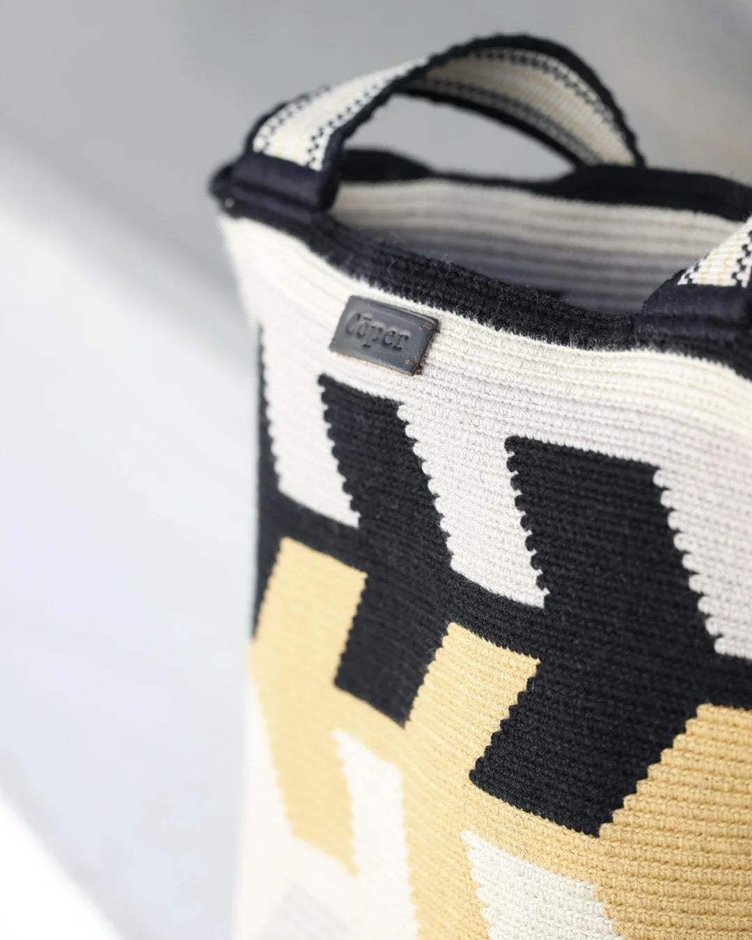 Celia Bolso Tote Wayuu N°19 – Negro y Mostaza