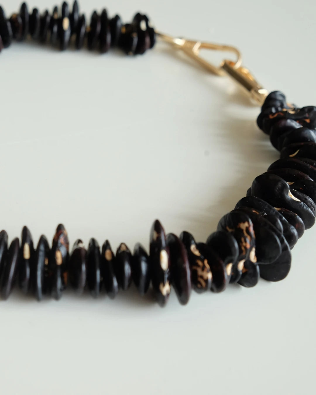 Collar Agnes Frijoles - Negro y Cafe