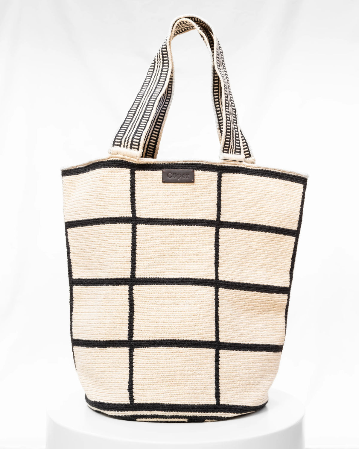 Celia Bolso Tote Wayuu N°01 – Negro y Blanco