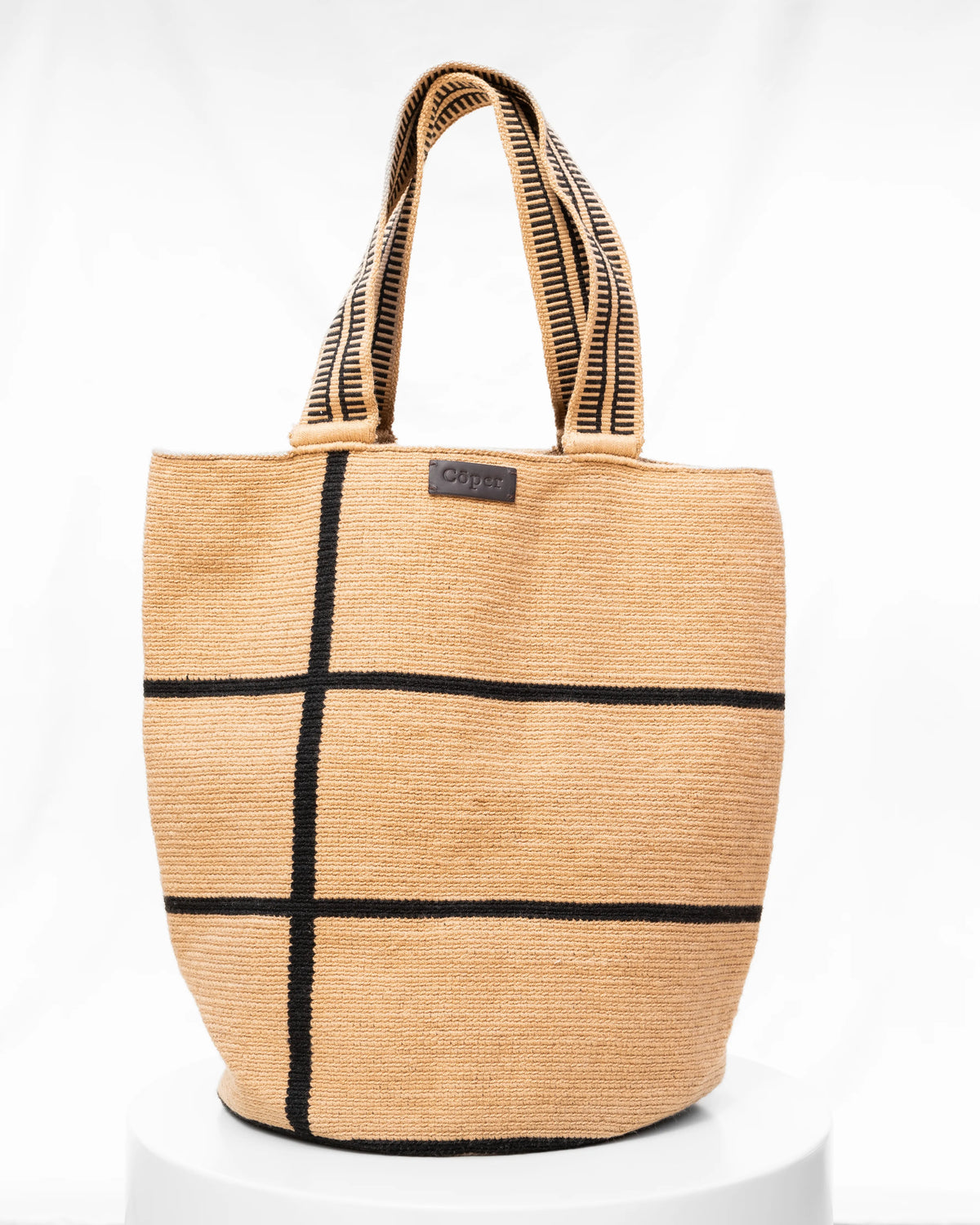 Celia Bolso Tote Wayuu N°47 – Arena y Negro