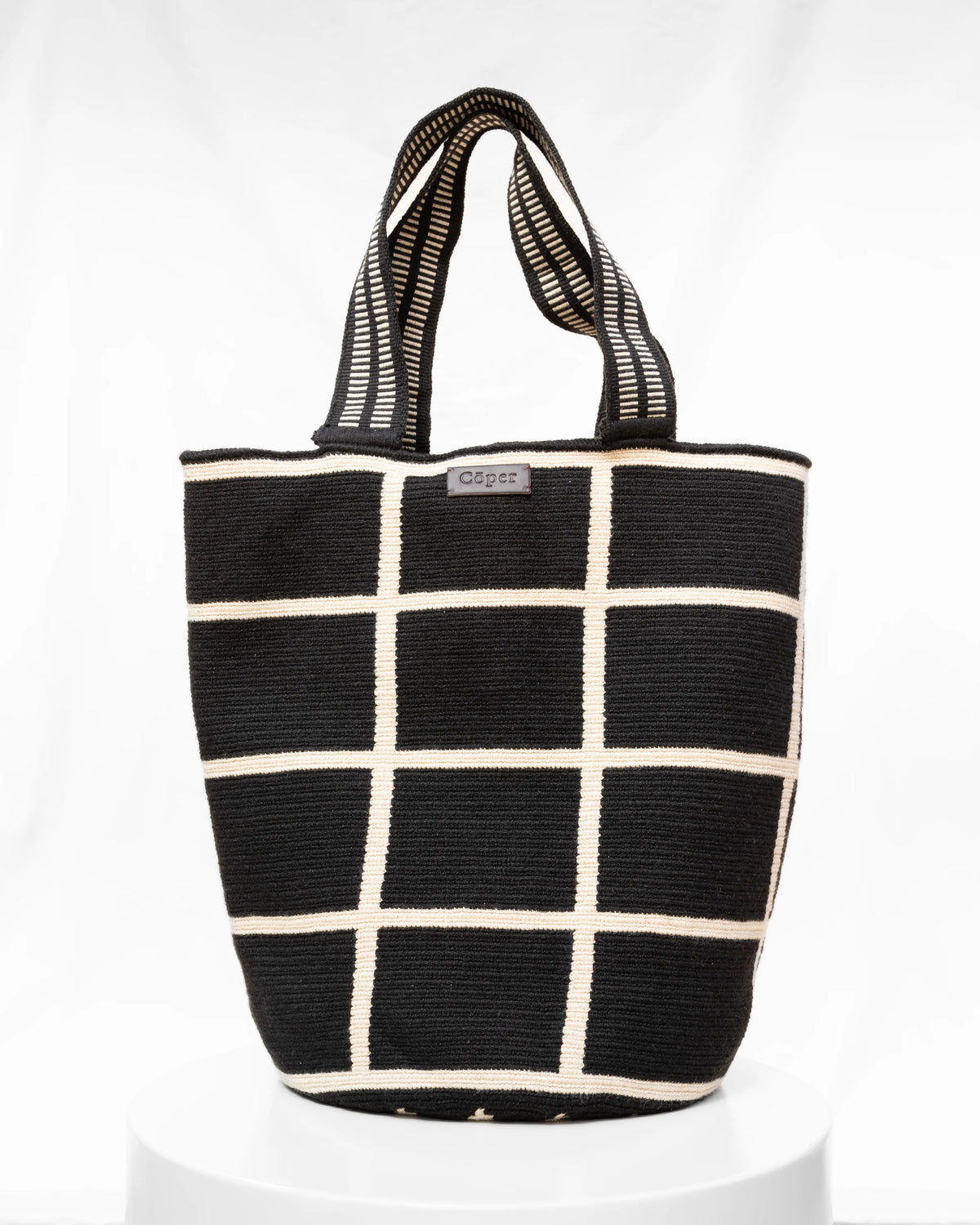 Celia Bolso Tote Wayuu N°45 – Negro