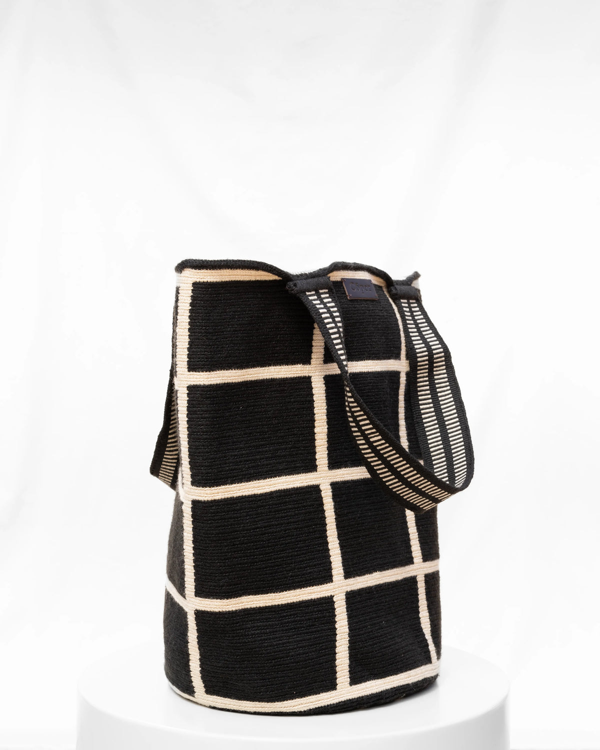 Celia Bolso Tote Wayuu N°45 – Negro