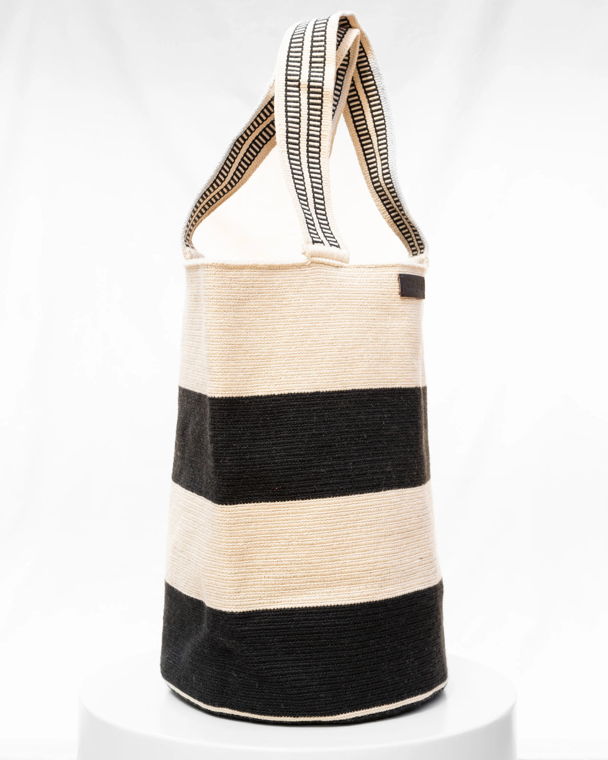 Celia Bolso Tote Wayuu N°51 – Negro y Beige