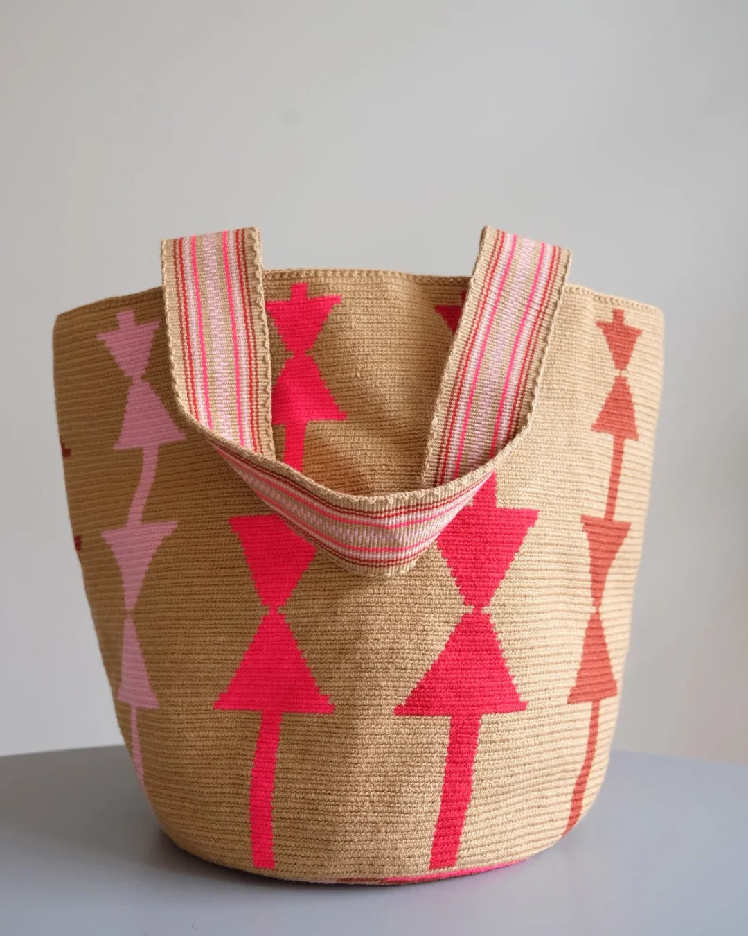 Celia Bolso Tote Wayuu N°16 – Flechas Fucsia