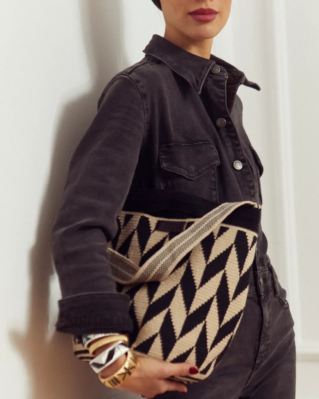 Irene Bolso Wayuu N°40 – Negro y Beige