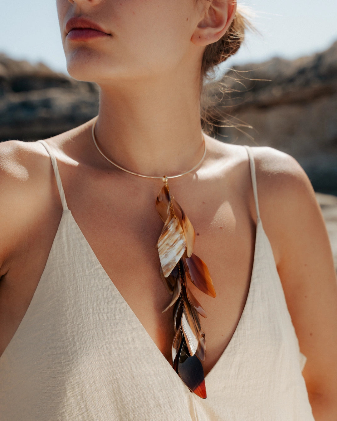 Collar Serena de Cuerno Natural | Arena